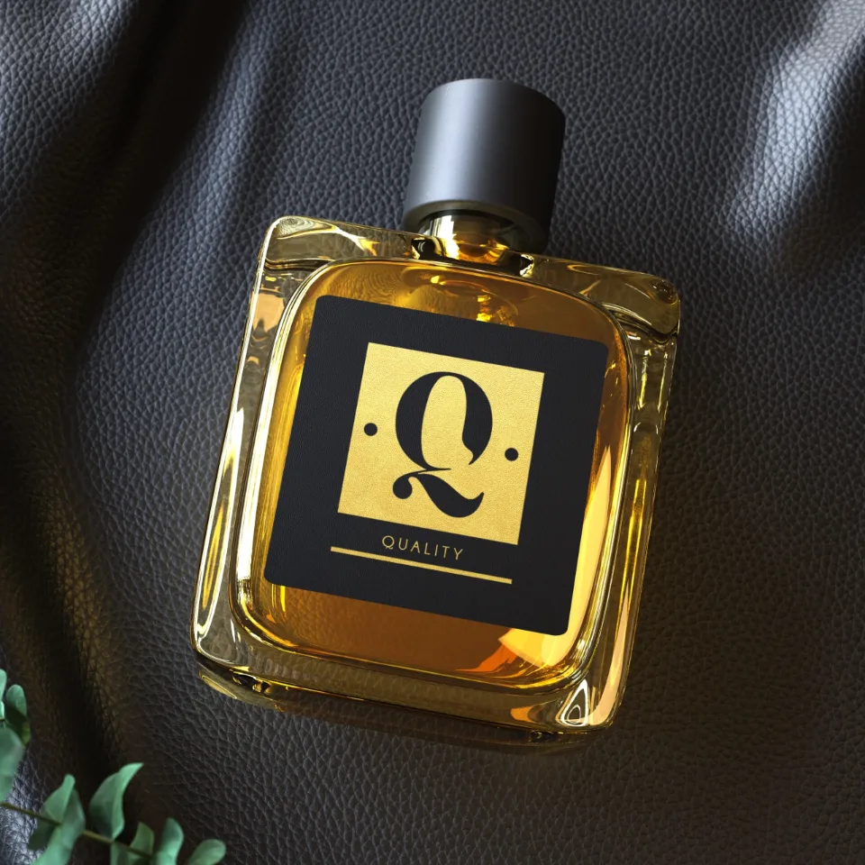Logótipo criado para a Perfumes Quality, aplicado num frasco de perfume