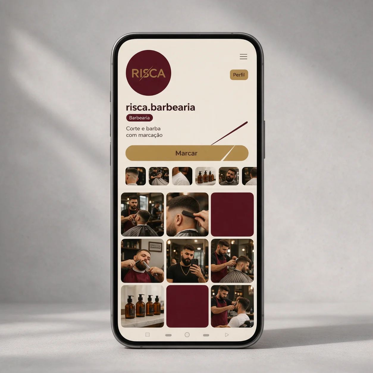 Telemóvel com o perfil de redes sociais de uma barbearia