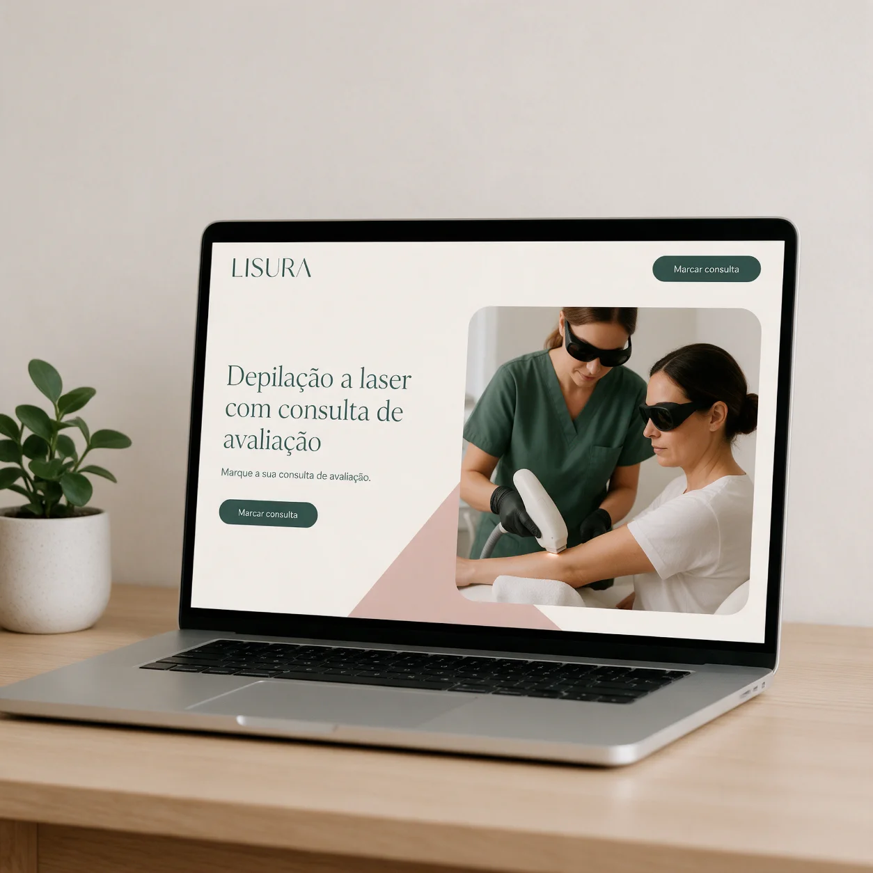 Portátil com o site de um centro de depilação laser