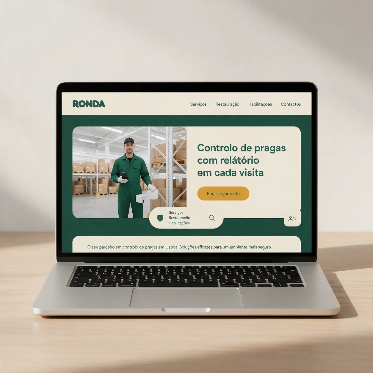 Portátil com o site de uma empresa de desinfestação