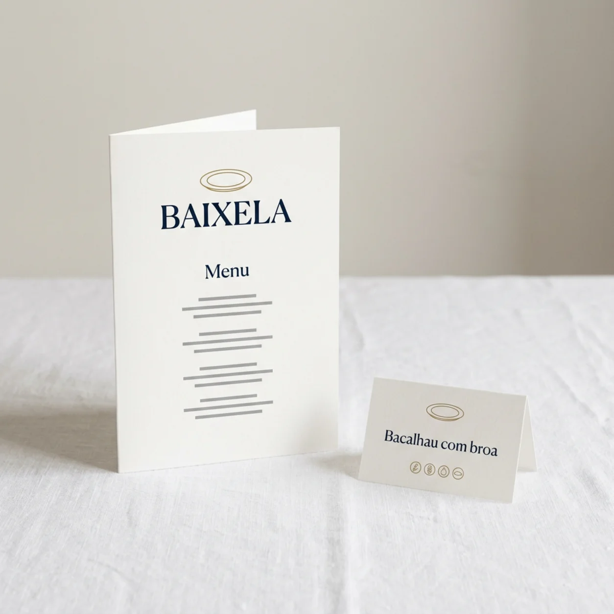 Menu de mesa e etiqueta de buffet com o logótipo de uma empresa de catering Menu de mesa e etiqueta de buffet com o logótipo de uma empresa de catering