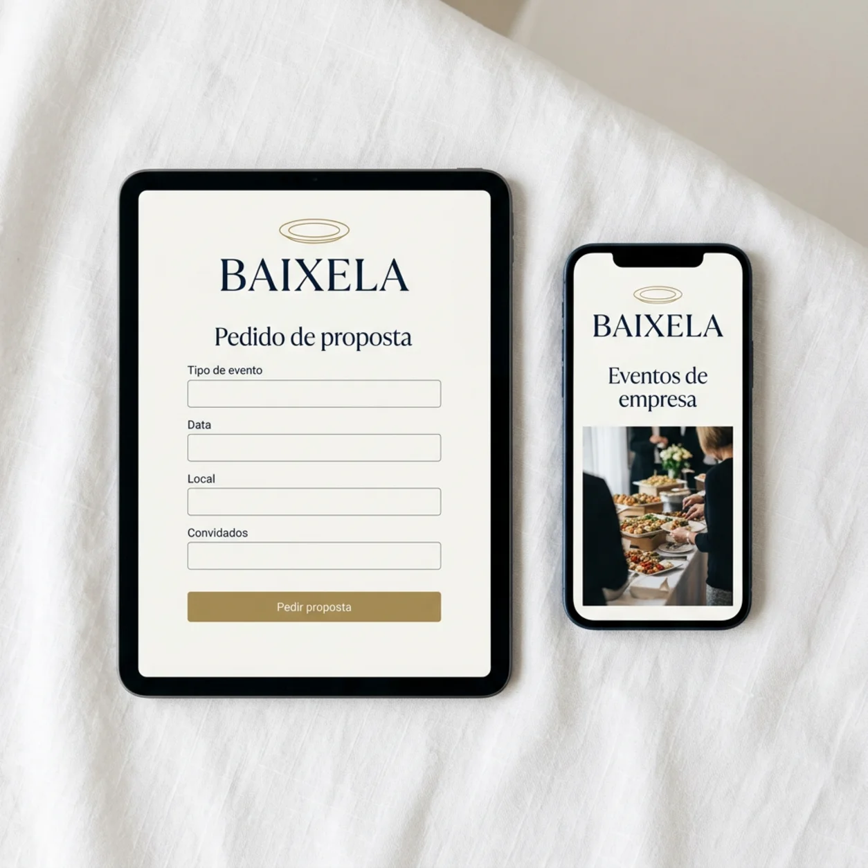 Tablet e telemóvel com o pedido de proposta de uma empresa de catering Tablet e telemóvel com o pedido de proposta de uma empresa de catering