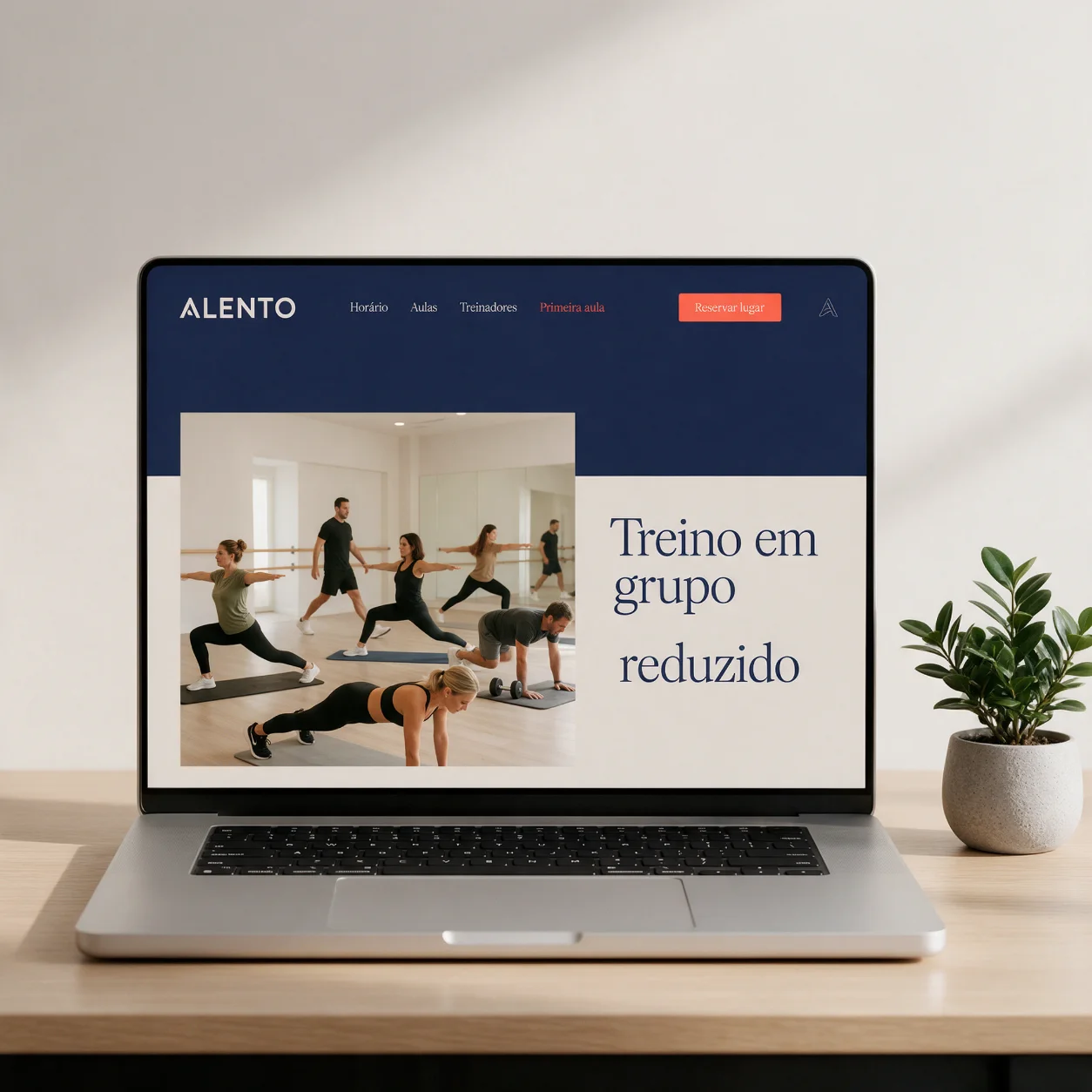 Portátil com o site de um estúdio fitness