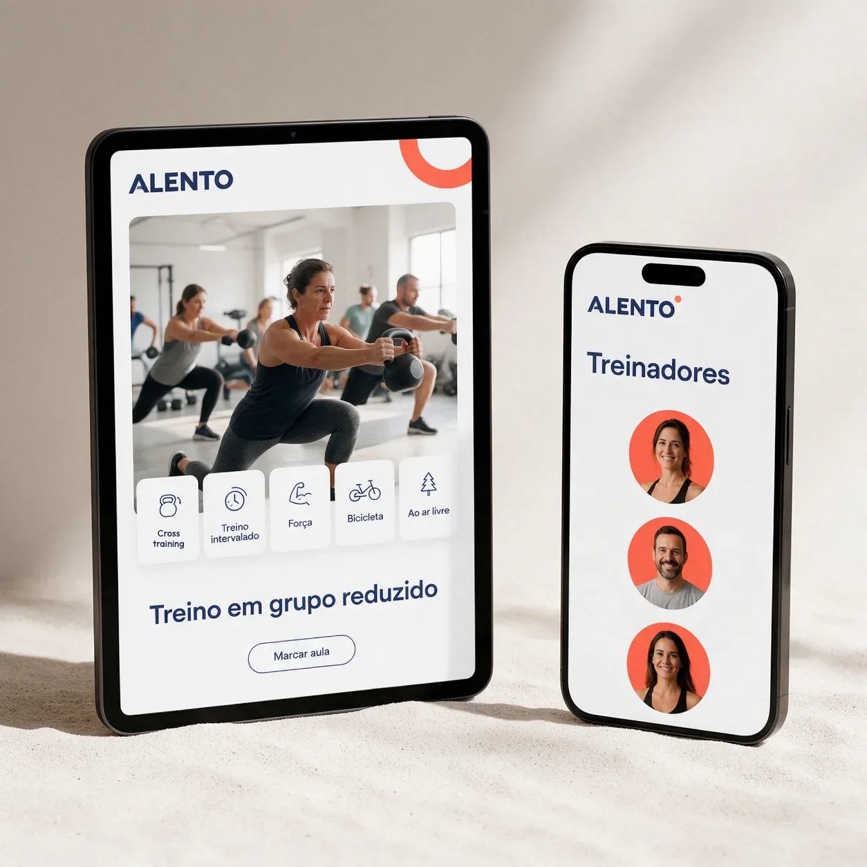 Tablet e telemóvel com os formatos de aula de um estúdio fitness