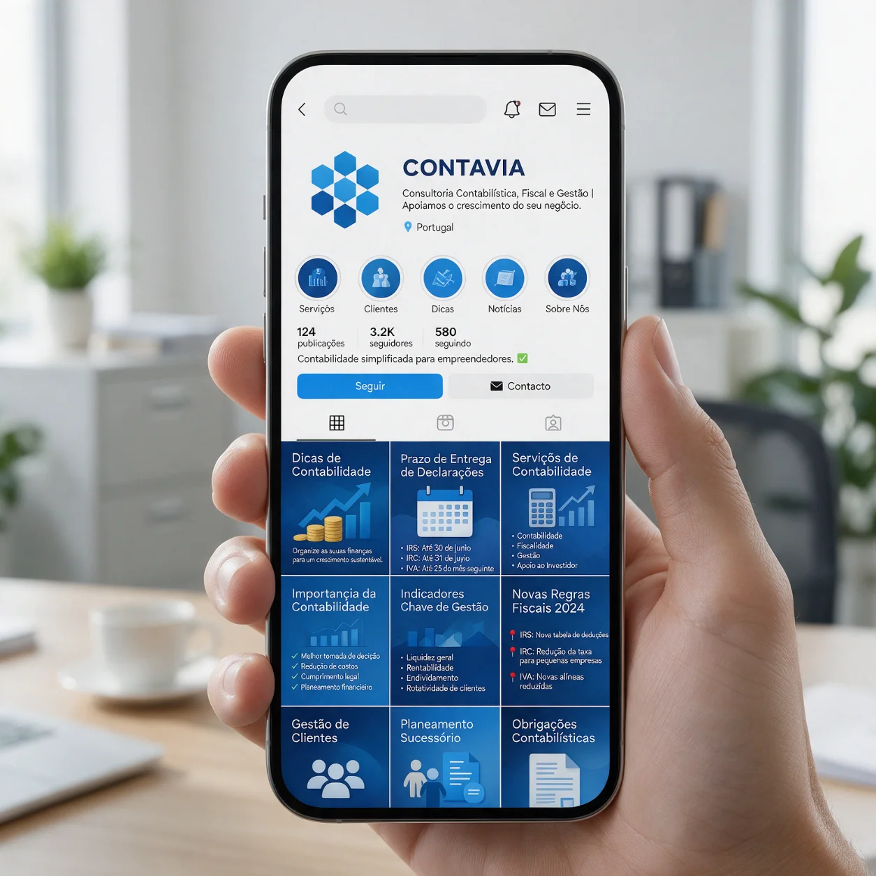 Telemóvel com o perfil de redes sociais de um gabinete de contabilidade