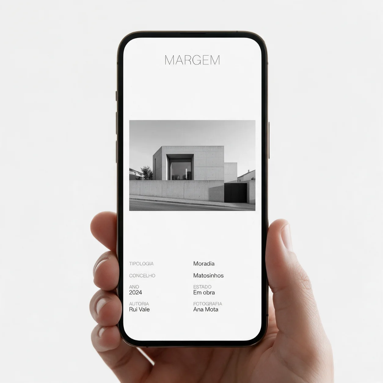 Telemóvel com a ficha técnica de um projeto de arquitetura