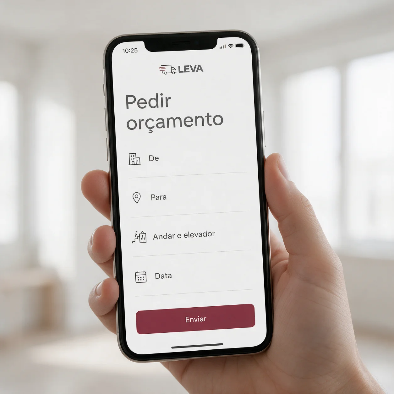 Telemóvel com o pedido de orçamento de uma empresa de mudanças