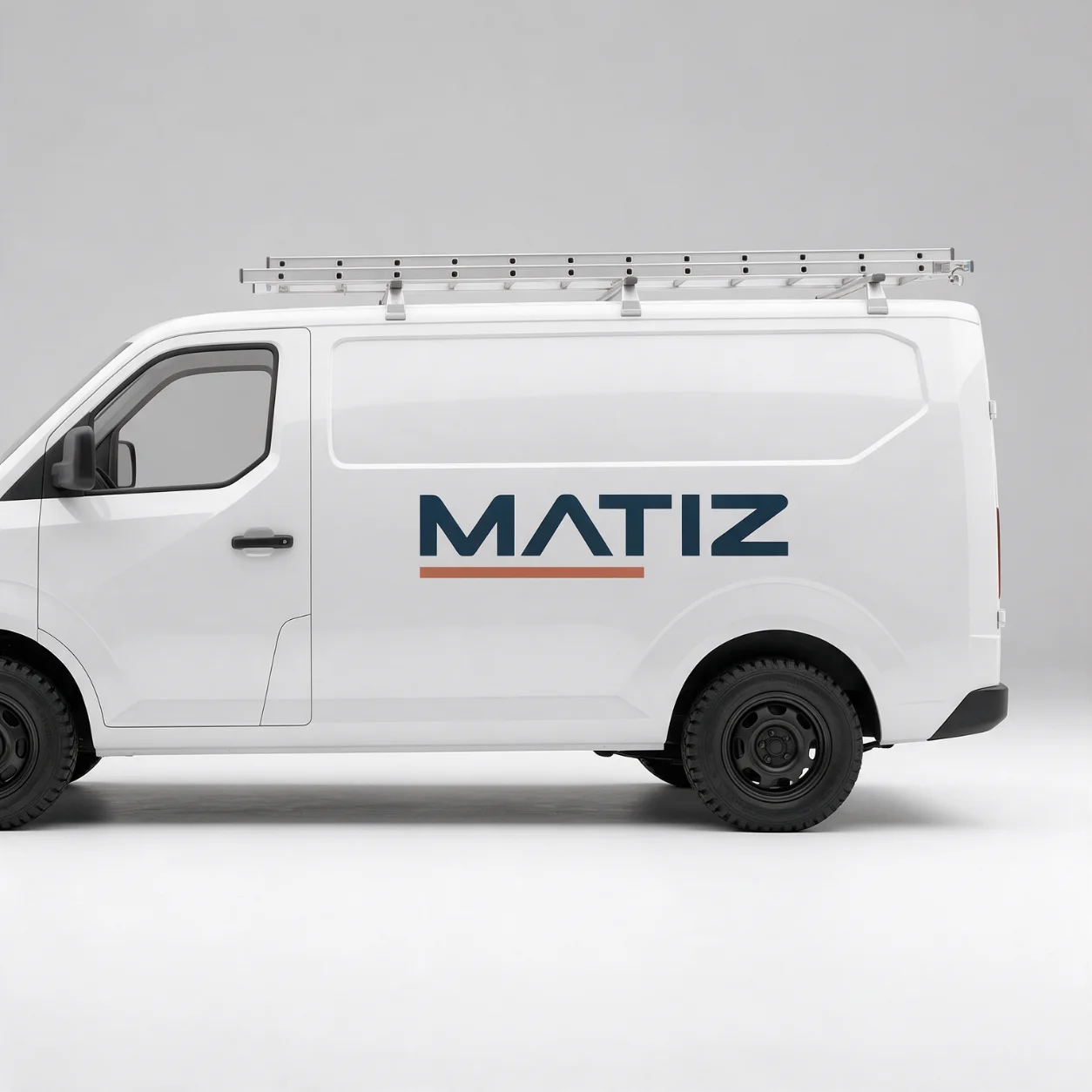Carrinha de uma empresa de pintura com o logótipo