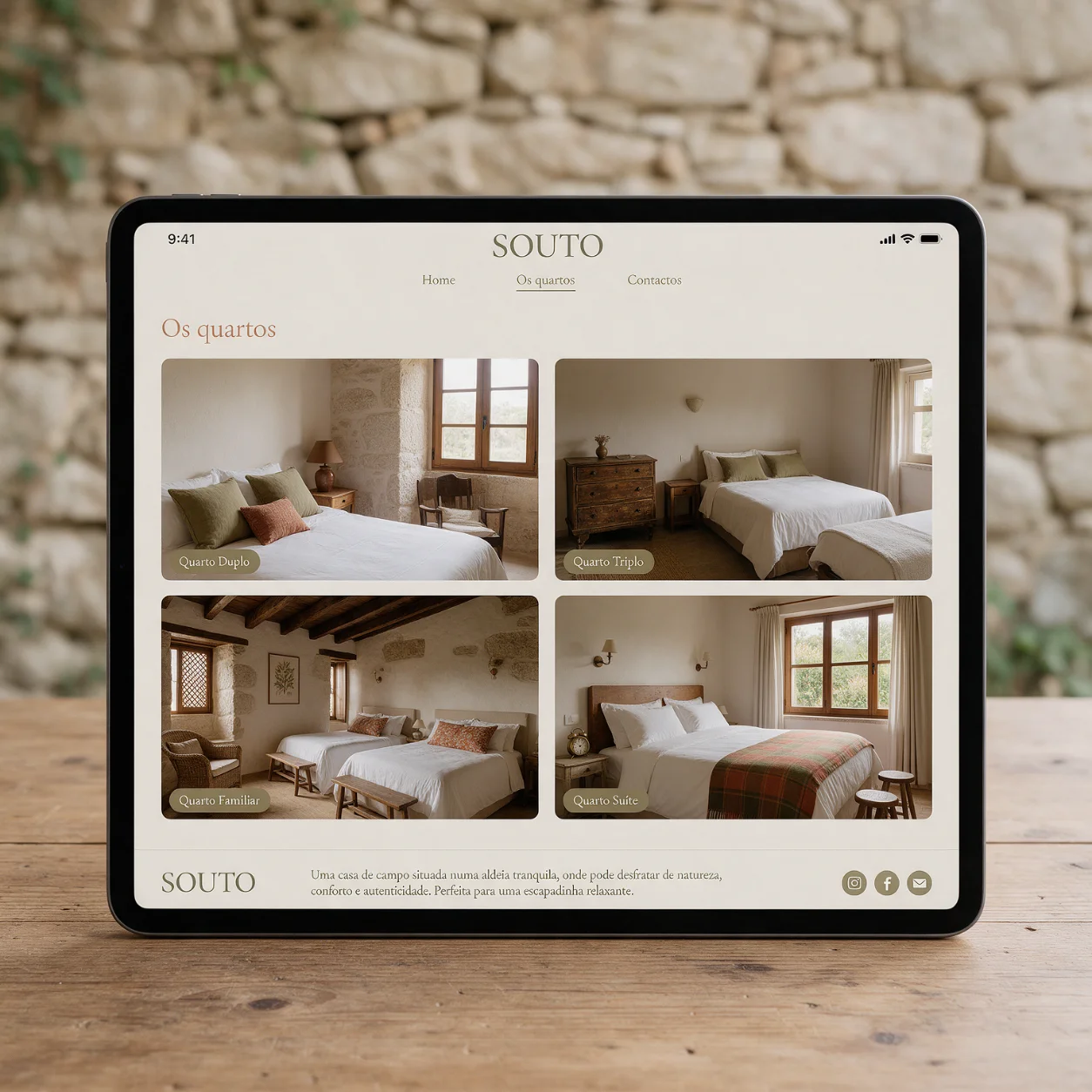 Tablet com os quartos de uma casa de turismo rural