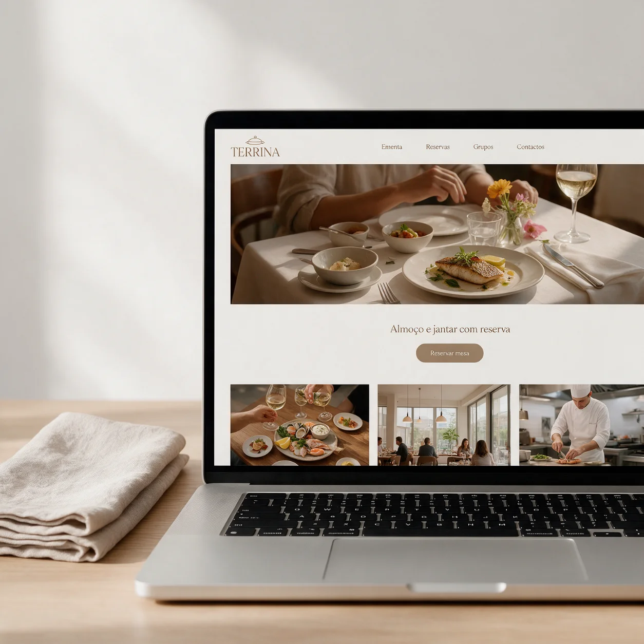 Exemplo de criação de sites para restaurantes: a ementa num portátil