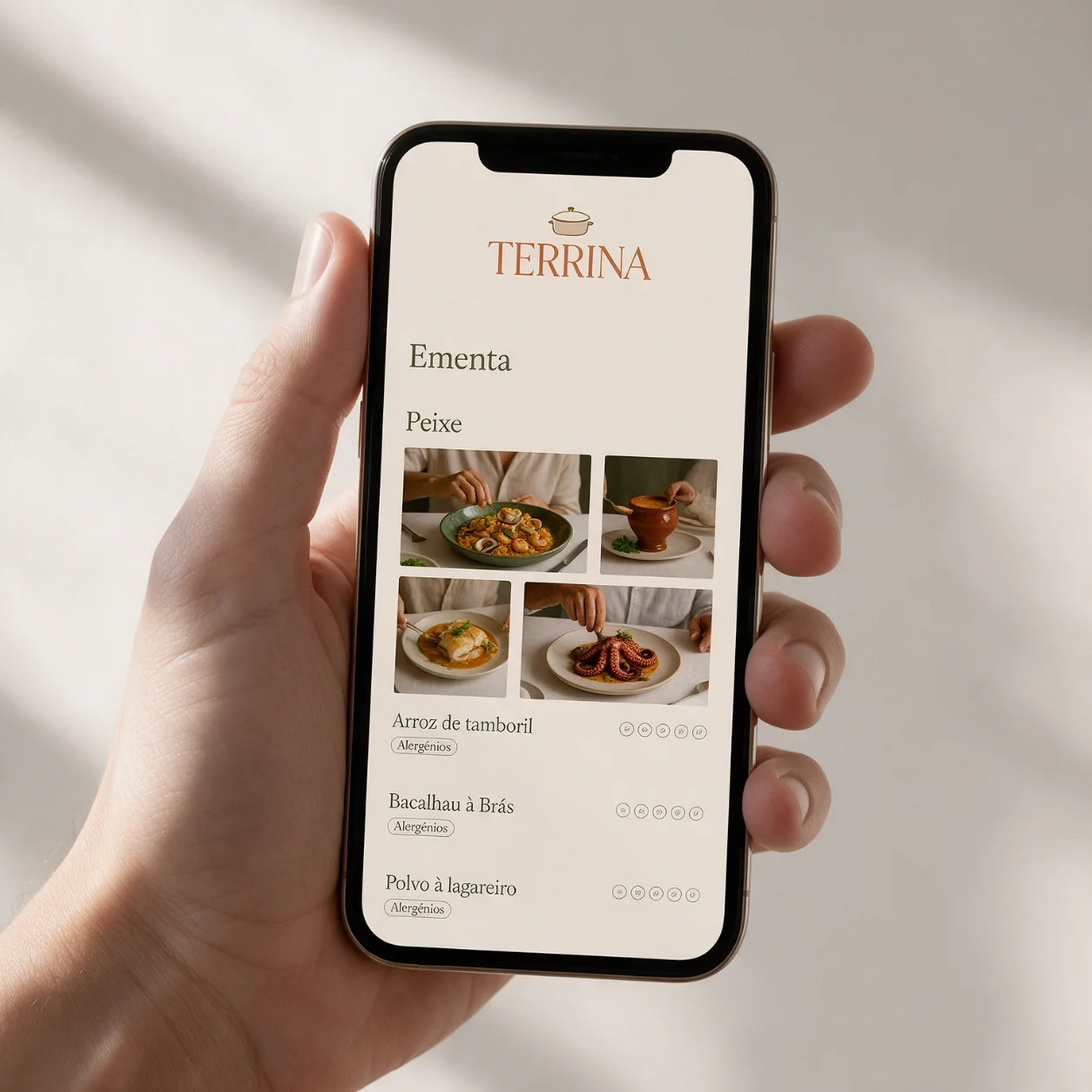 Telemóvel com a ementa e os alergénios de um restaurante