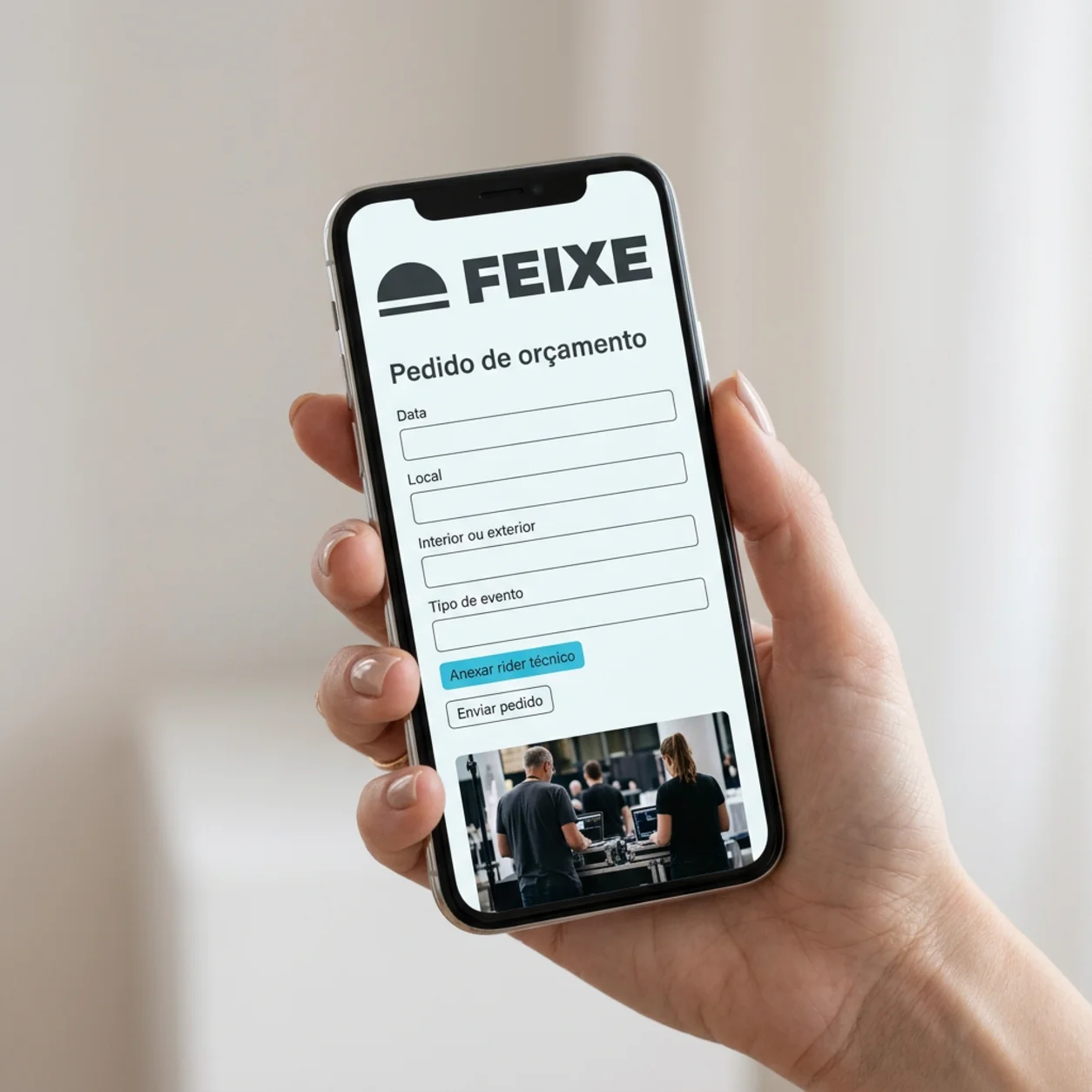 Telemóvel com o pedido de orçamento de uma empresa de som e luz