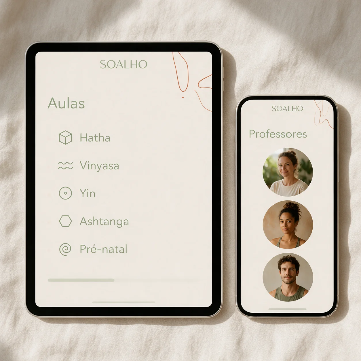 Tablet e telemóvel com a página de estilos de uma escola de yoga
